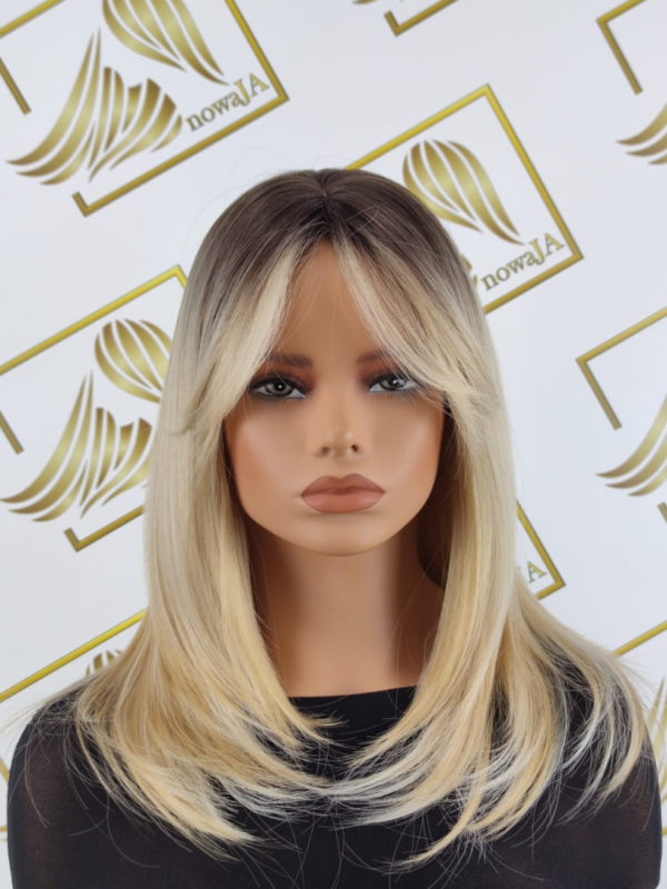 Peruka ”Aga” kolor blond ciemny ombre, fryzura włosy półdługie proste z grzywką, damska syntetyczna - termiczna - obrazek 3