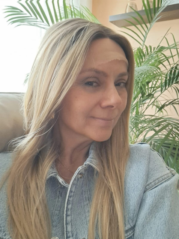 Peruka "Lila" Lace Front (T) blond ombre, dł.ok, 65 cm. włos syntetyczno-termiczny - obrazek 5