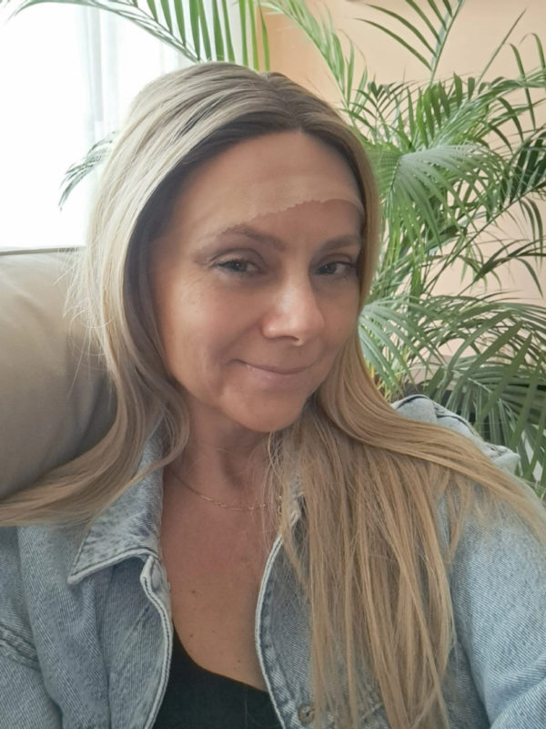 Peruka "Lila" Lace Front (T) blond ombre, dł.ok, 65 cm. włos syntetyczno-termiczny - obrazek 8