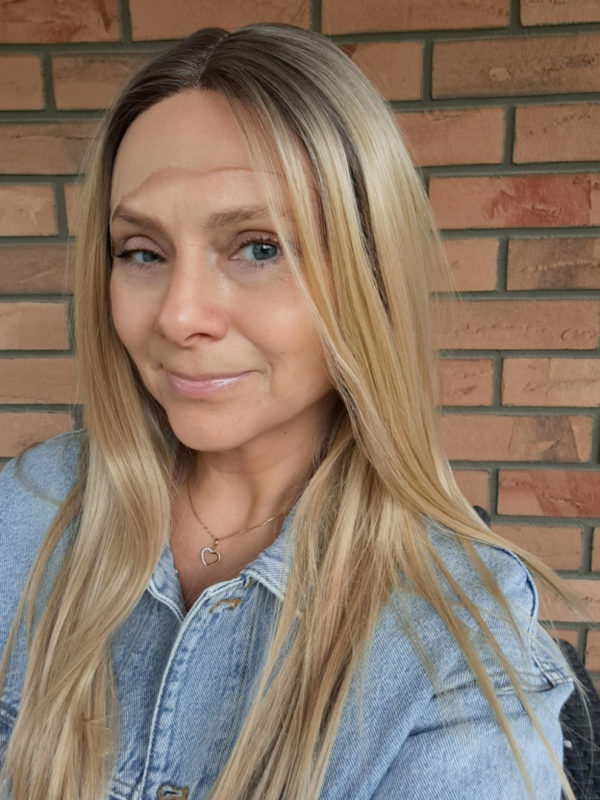 Peruka "Lila" Lace Front (T) blond ombre, dł.ok, 65 cm. włos syntetyczno-termiczny - obrazek 4