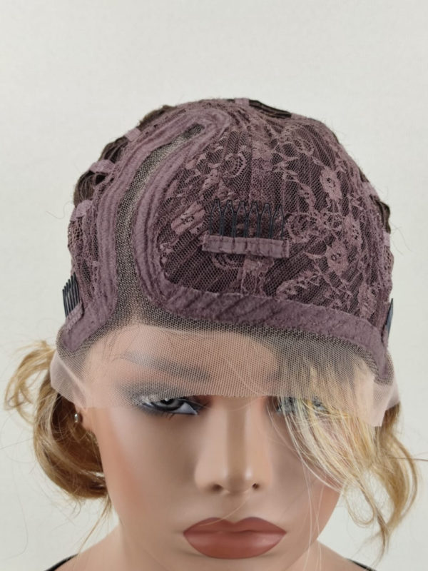 Peruka ”Leonia” Lace Front, kolor ciepły blond z efektem balayage (RL14/25), fryzura włosy krótkie, damska syntetyczna - termicz - obrazek 7