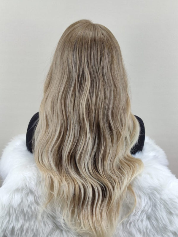 Peruka ”Loreta” Lace Front 13*6 / 360", kolor blond balayage z jasnymi końcówkami (T4/27/613), fryzura włosy długie falowane - obrazek 5