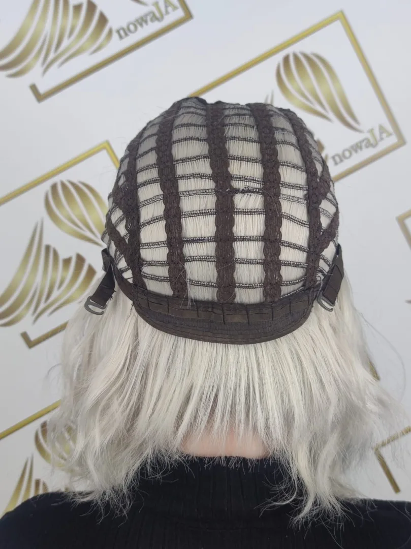 Peruka "Margaret 2" kolor chłodny blond ombre - platyna, fryzura Long Bob falowany, damska syntetyczna - termiczna - obrazek 8