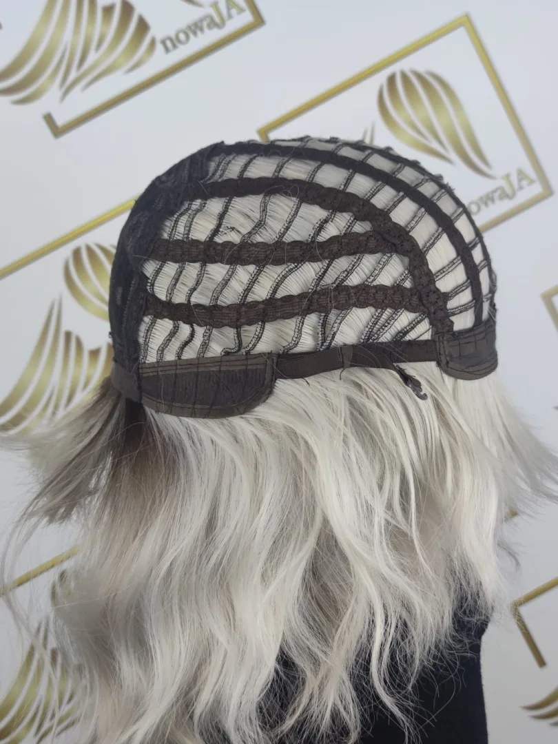 Peruka "Margaret 2" kolor chłodny blond ombre - platyna, fryzura Long Bob falowany, damska syntetyczna - termiczna - obrazek 7