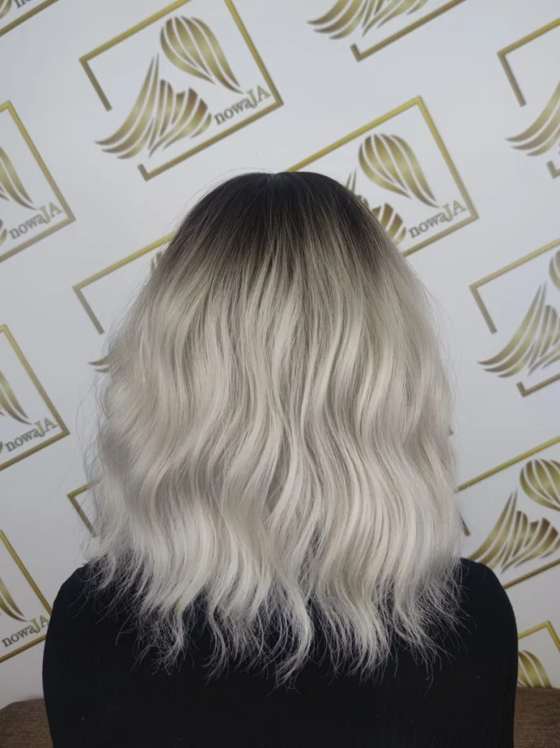 Peruka "Margaret 2" kolor chłodny blond ombre - platyna, fryzura Long Bob falowany, damska syntetyczna - termiczna - obrazek 4