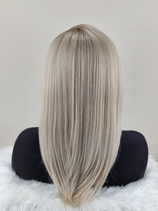 Peruka ”Nadia” Lace Front, kolor kremowy blond ombre (TT10/6670), fryzura włos półdługi z przdziełkiem, damska syntetyczna - obrazek 5