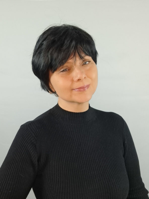 Peruka "Zofia" kolor czarny, włosy krótkie z efektem tapiru, syntetyczne-wysokotemp. - obrazek 2