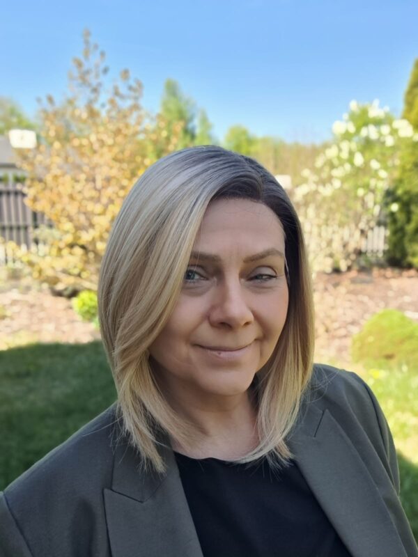 Peruka "Mia" Lace Front, kolor blond ombre, fryzura Long Bob z grzywką na prawą stronę, damska syntetyczna - termiczna