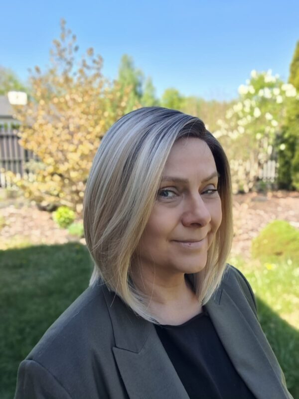 Peruka ”Mia” Lace Front, kolor blond ombre z refleksami, fryzura Long Bob z grzywką na prawą stronę, damska syntetyczna - termi