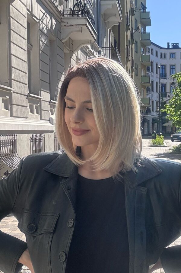 Peruka ”Mia” Lace Front, kolor blond ombre z refleksami, fryzura Long Bob z grzywką na prawą stronę, damska syntetyczna - termi - obrazek 3