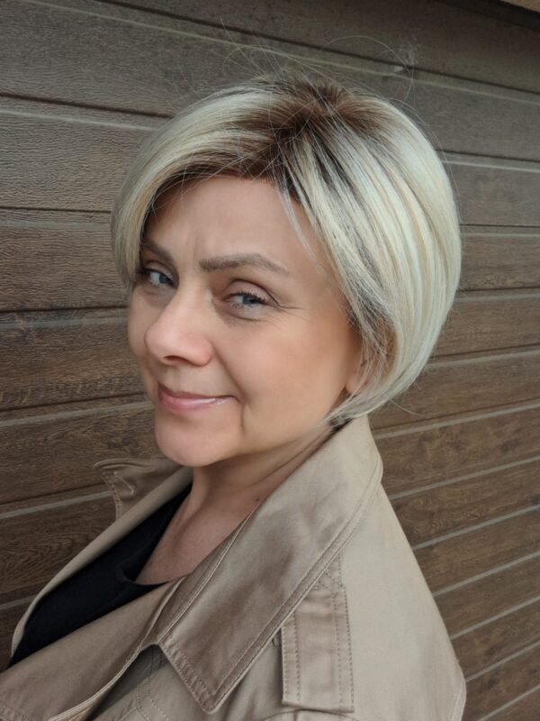 Peruka ”Marisa” Mono Top, kolor blond, fryzura włosy długie bez grzywki, damska syntetyczna – termiczna