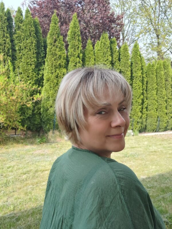 Peruka ”Mirka” Włos naturalny, Lace Front 13*4, kolor blond z efektem balayage z ciemniejszym odrostem - obrazek 3