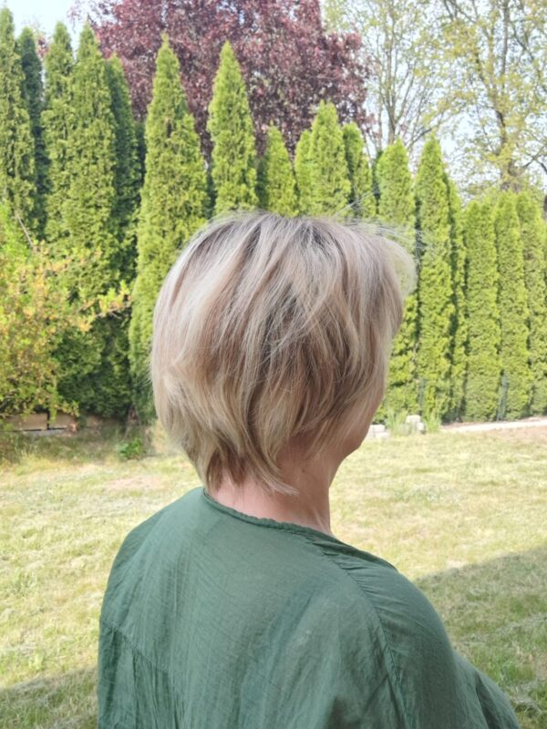 Peruka ”Mirka” Włos naturalny, Lace Front 13*4, kolor blond z efektem balayage z ciemniejszym odrostem - obrazek 9