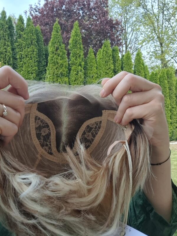 Peruka ”Mirka” Włos naturalny, Lace Front 13*4, kolor blond z efektem balayage z ciemniejszym odrostem - obrazek 10