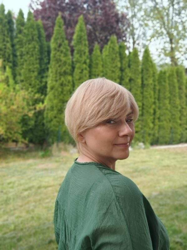 Peruka ”Inka” Włos naturalny, kolor jasny blond w ciepłej tonacji - obrazek 4