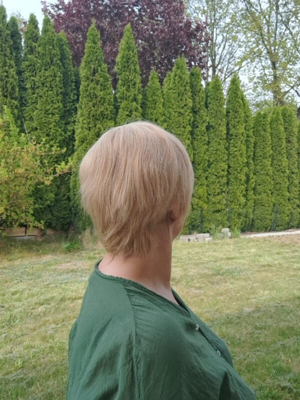Peruka ”Inka” Włos naturalny, kolor jasny blond w ciepłej tonacji - obrazek 3