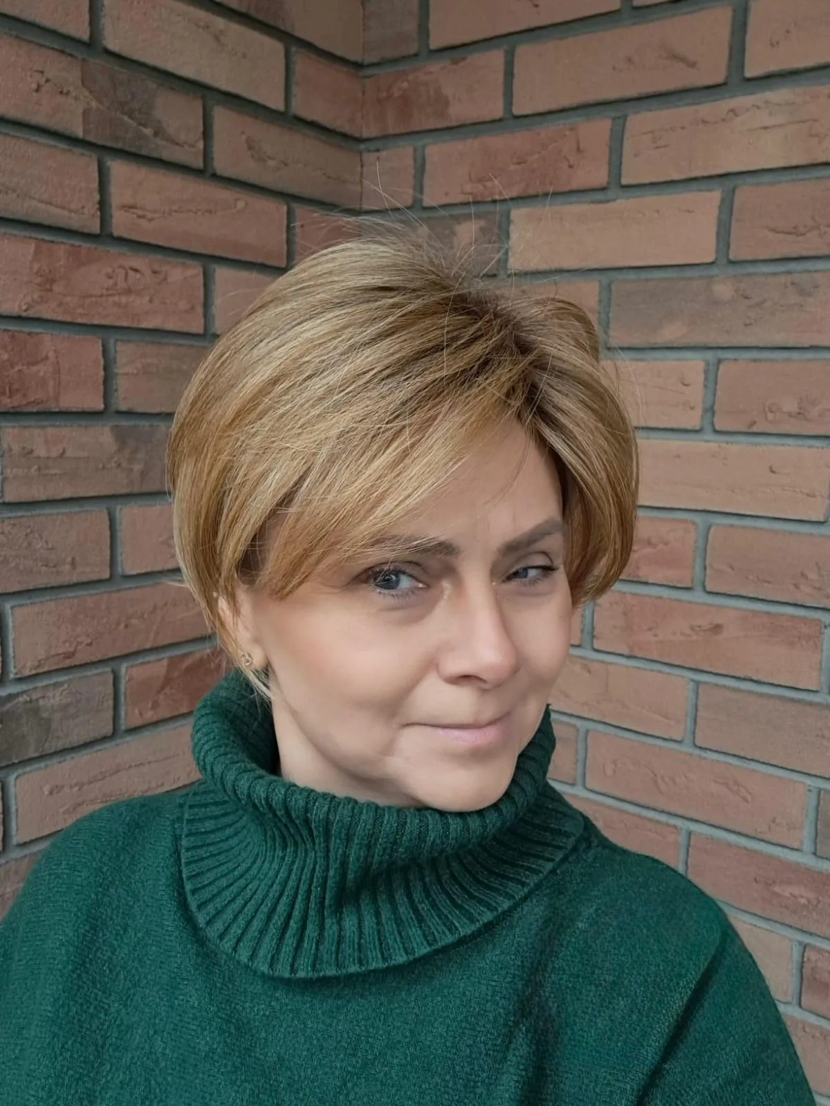 Topper "Syntia", baza 12x15 cm, długość włosa ok. 25 cm