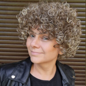 Peruka ,,Szakira'' afroloki, włos syntetyczno-termiczny