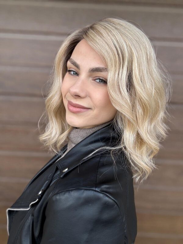 Peruka "Lorena" Mono Top, dostępna w wielu kolorach
