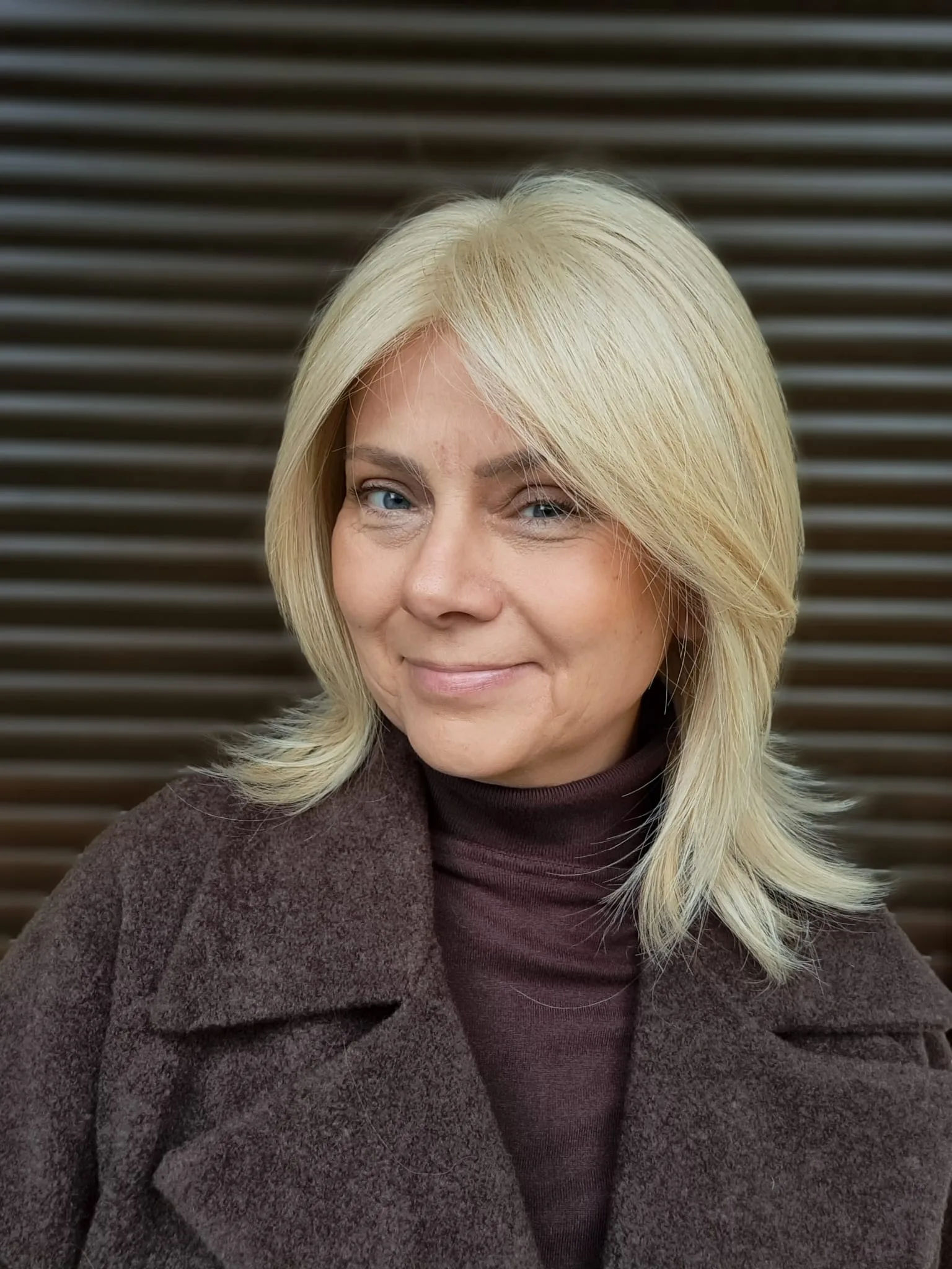 Peruka "Monika" Mono Top, dostępna w kilku kolorach