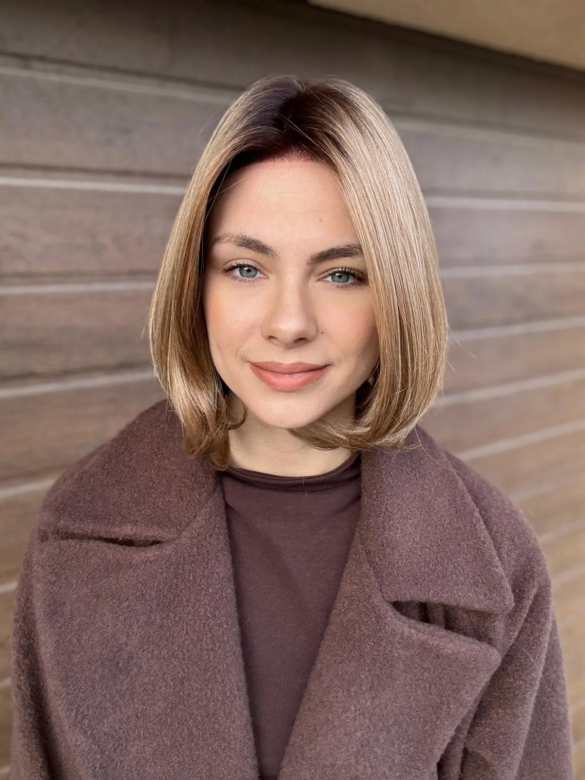 Peruka "Edyta" Mono top, brąz sombre - obrazek 2