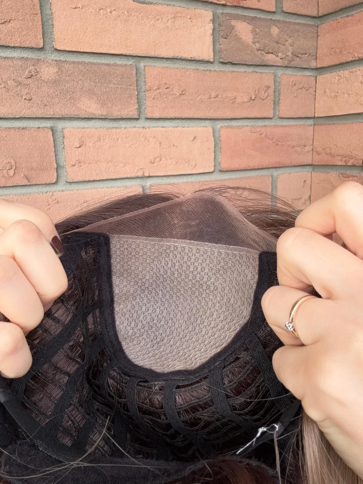 Peruka "Edyta" Mono top, brąz sombre - obrazek 6