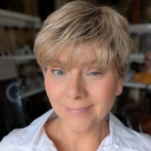 Peruka "Aldona" dostępna w kilku kolorach