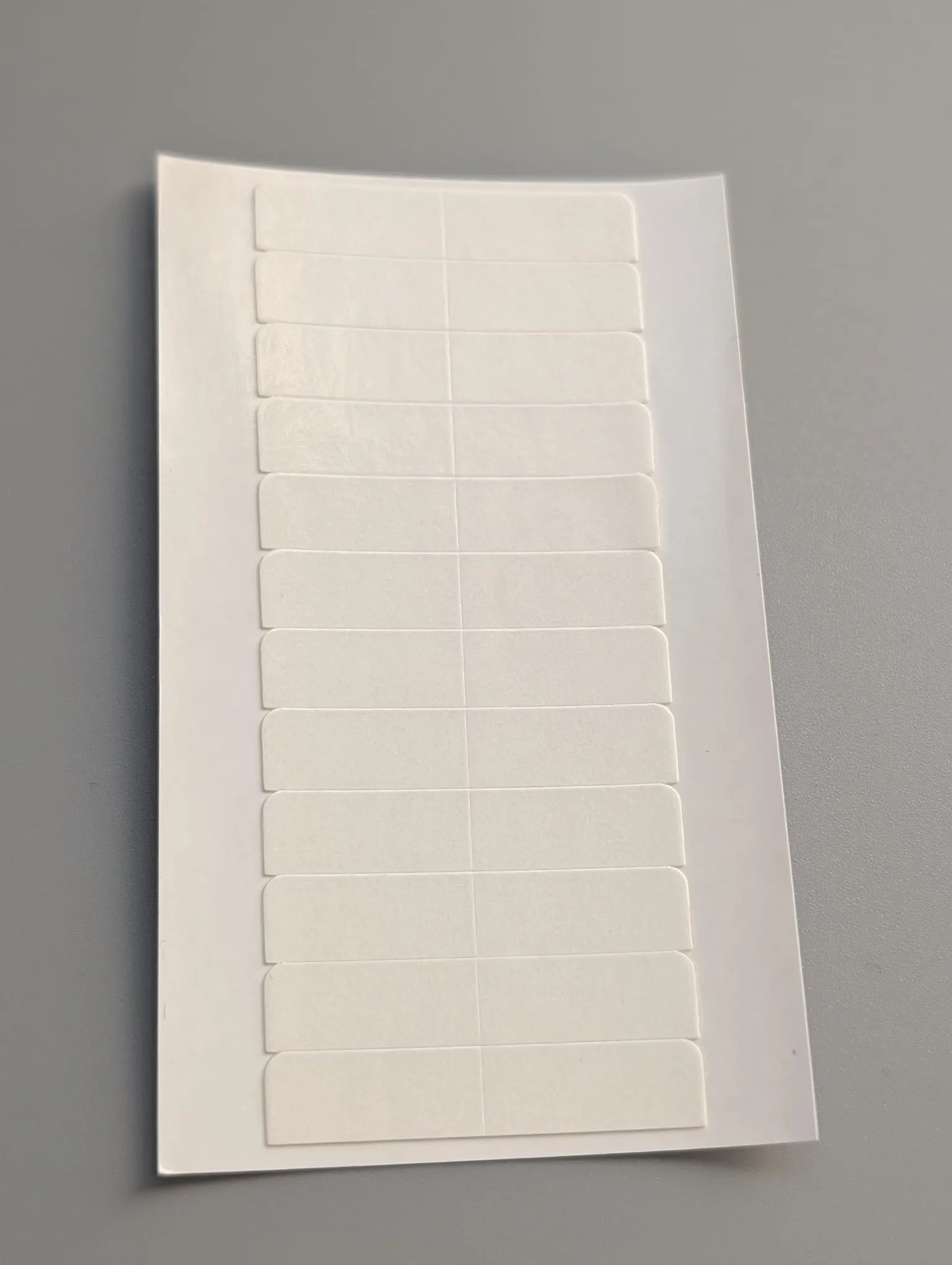 Taśma /plaster mocujący do peruk i systemów włosów ( 24szt) - obrazek 4