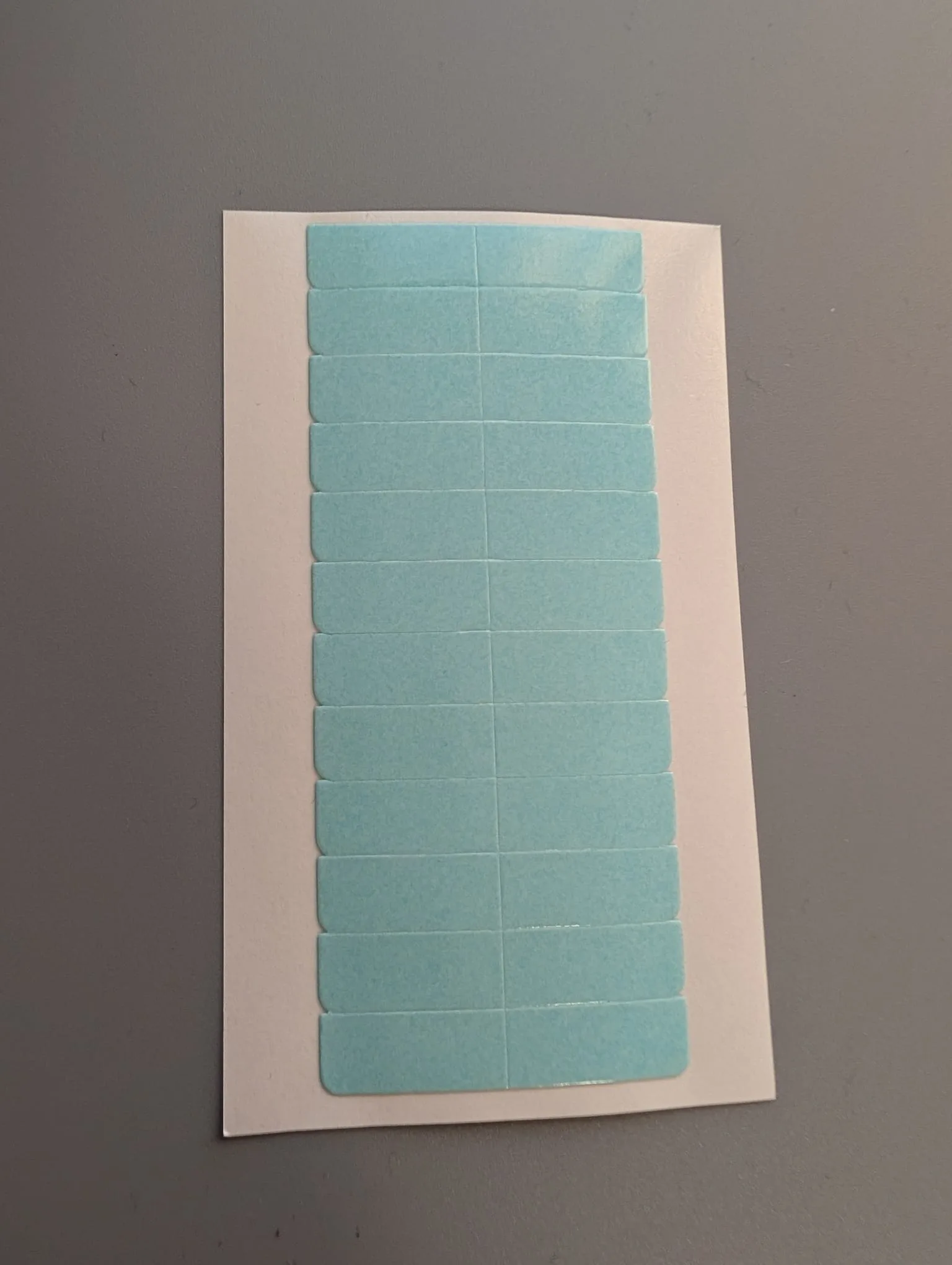 Taśma /plaster mocujący do peruk i systemów włosów ( 24szt) - obrazek 5